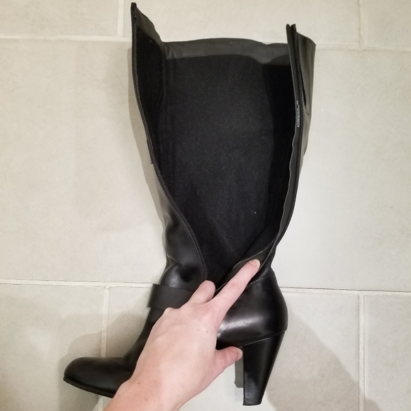 Black leather heeled boots - Picture 5 of 16